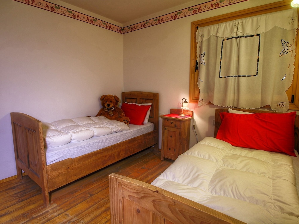 APARTMENT IN A TYPICAL BAITA IN THE DOLOMITES WITH SAUNA AND TURKISH B