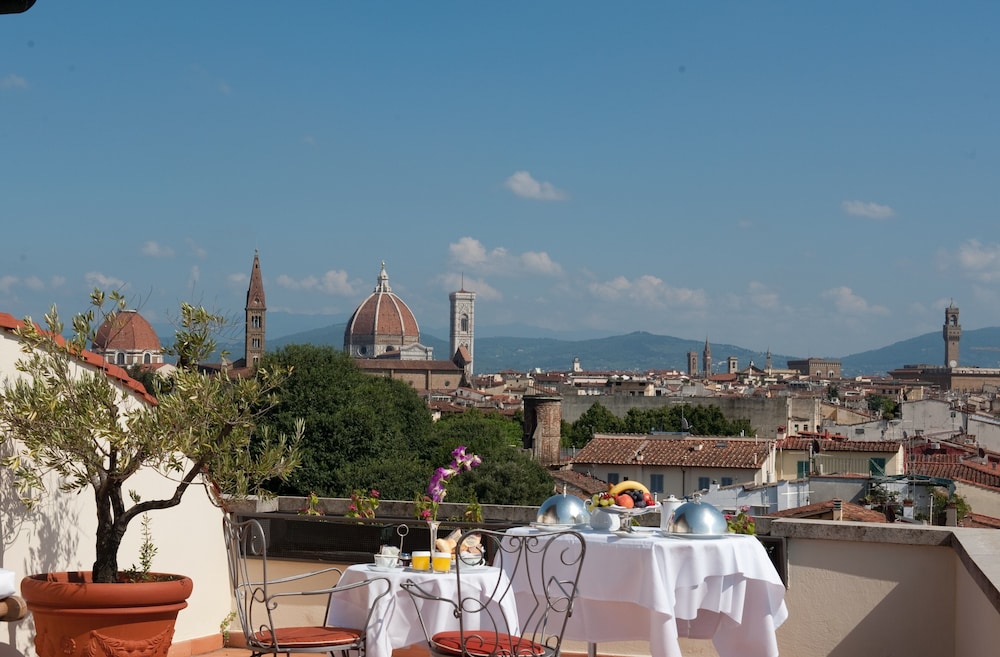 SINA VILLA MEDICI