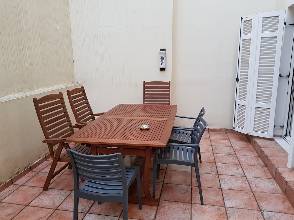 COSY APARTMENT WITH PATIO