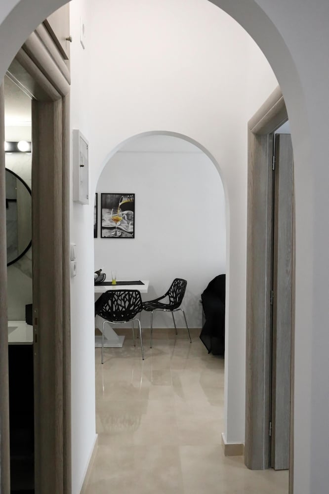 APARTMENT WITH ONE BEDROOM IN ATHINA, WITH BALCONY AND WIFI - 8 KM FRO