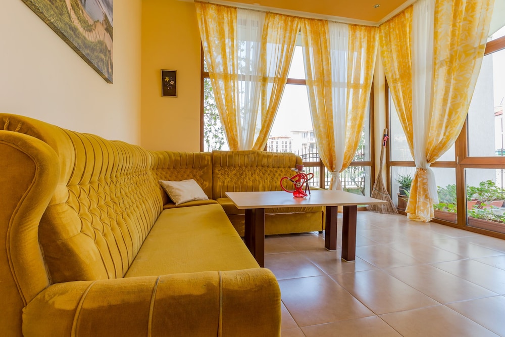 STANDARD DOUBLE ROOM IN DAFINKA GUEST HOUSE