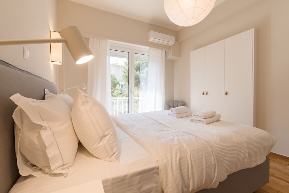 CHIC FLAT AT KOLONAKI IN HEART OF ATHENS