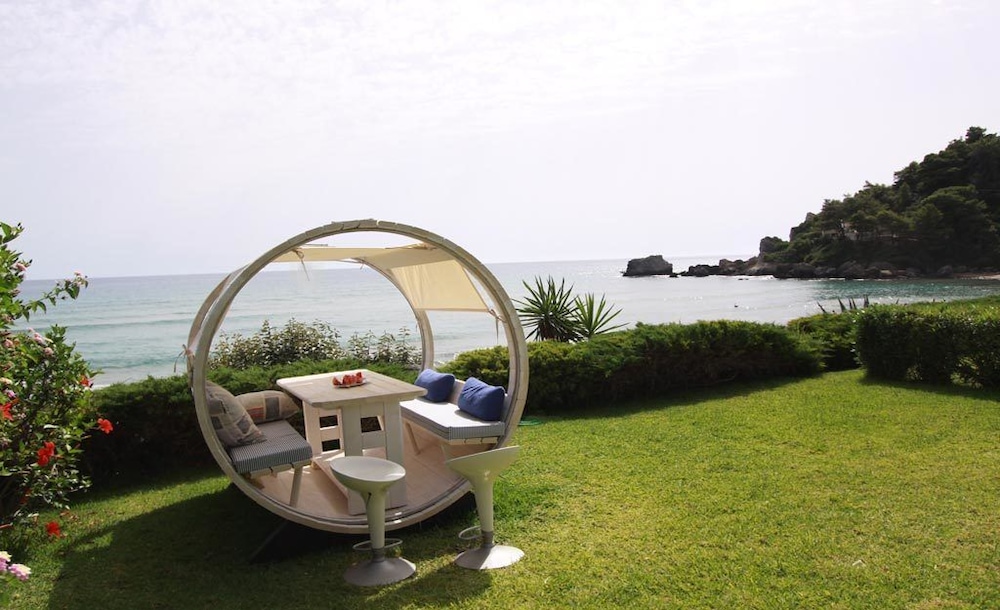 BEACHFRONT 2 BEDROOM LUXURY HOUSE