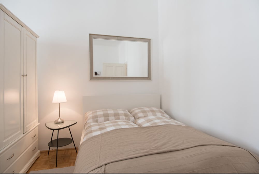 GREEN AND QUIET APARTMENT - 15 MINUTES TO THE CENTER