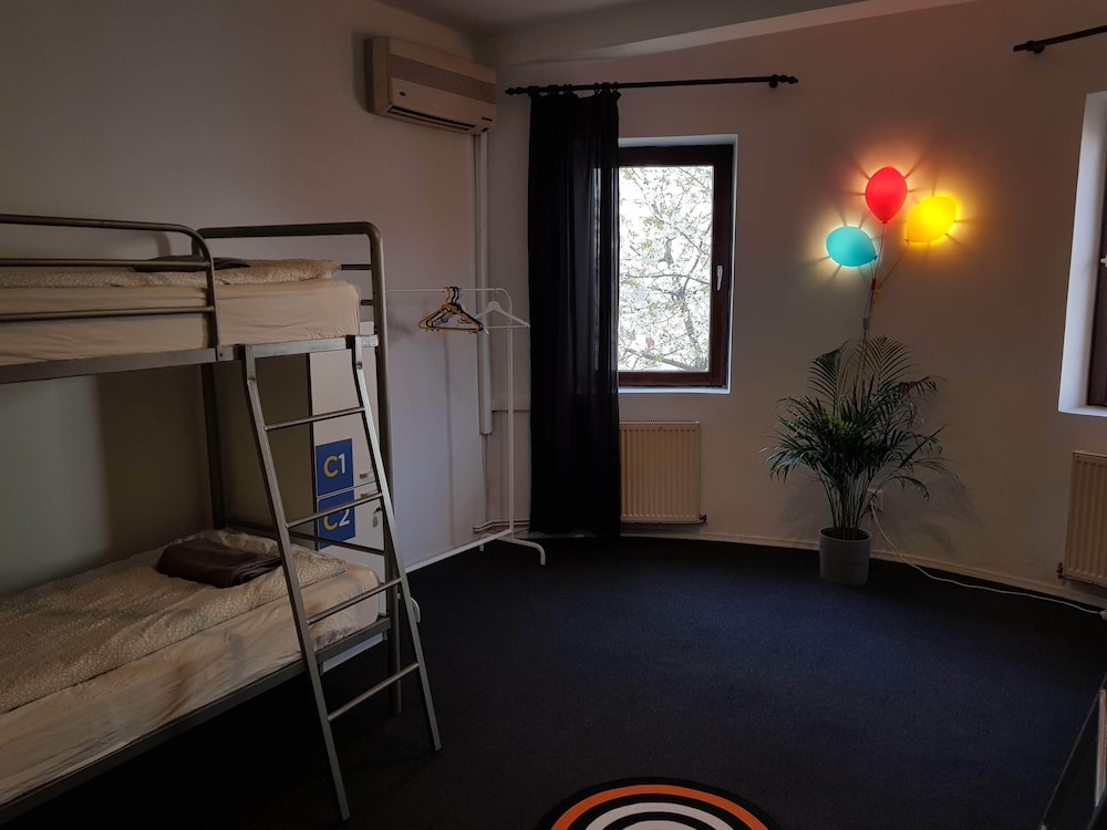 POPCORN HOSTEL