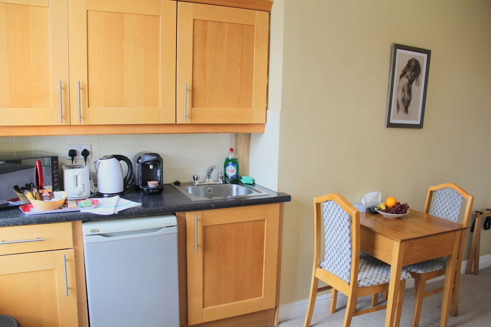 LATCHFORDS SELF CATERING APARTMENTS