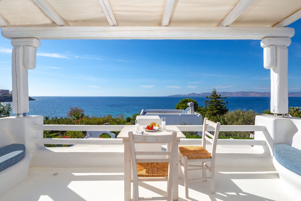 KARYSTOS VILLAS