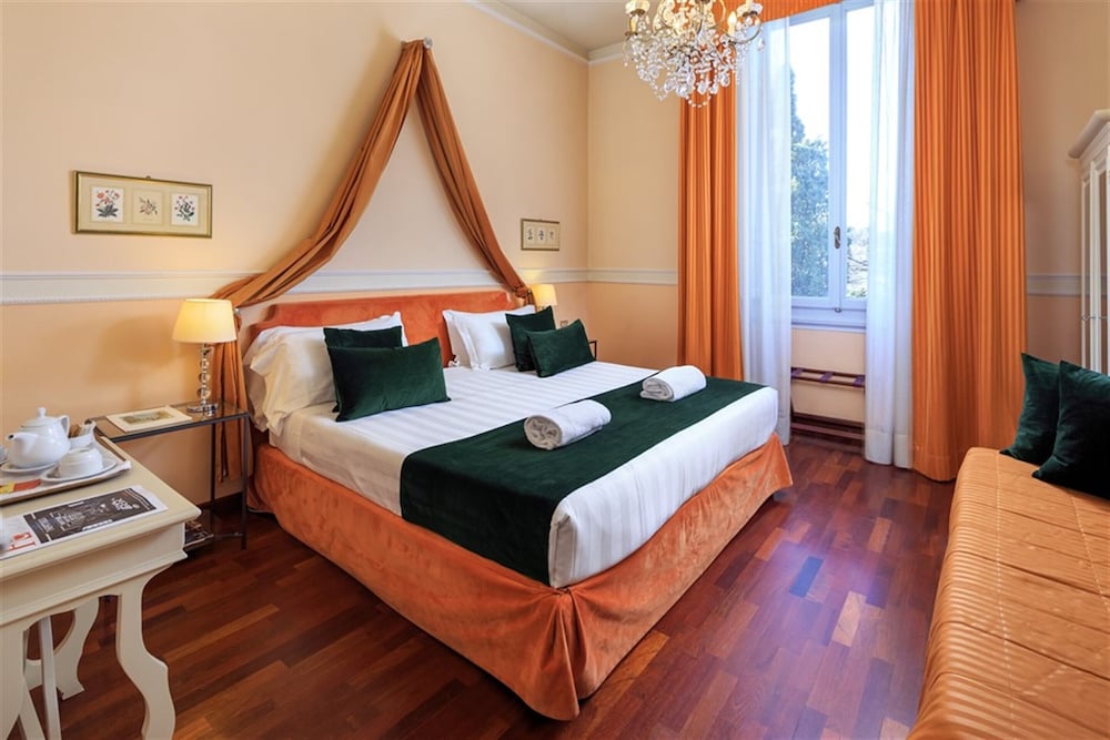 VILLA CARLOTTA