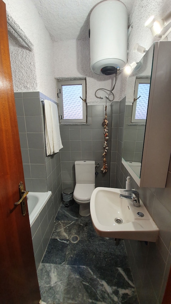 LEFKADI APARTMENTS BY THE SEA