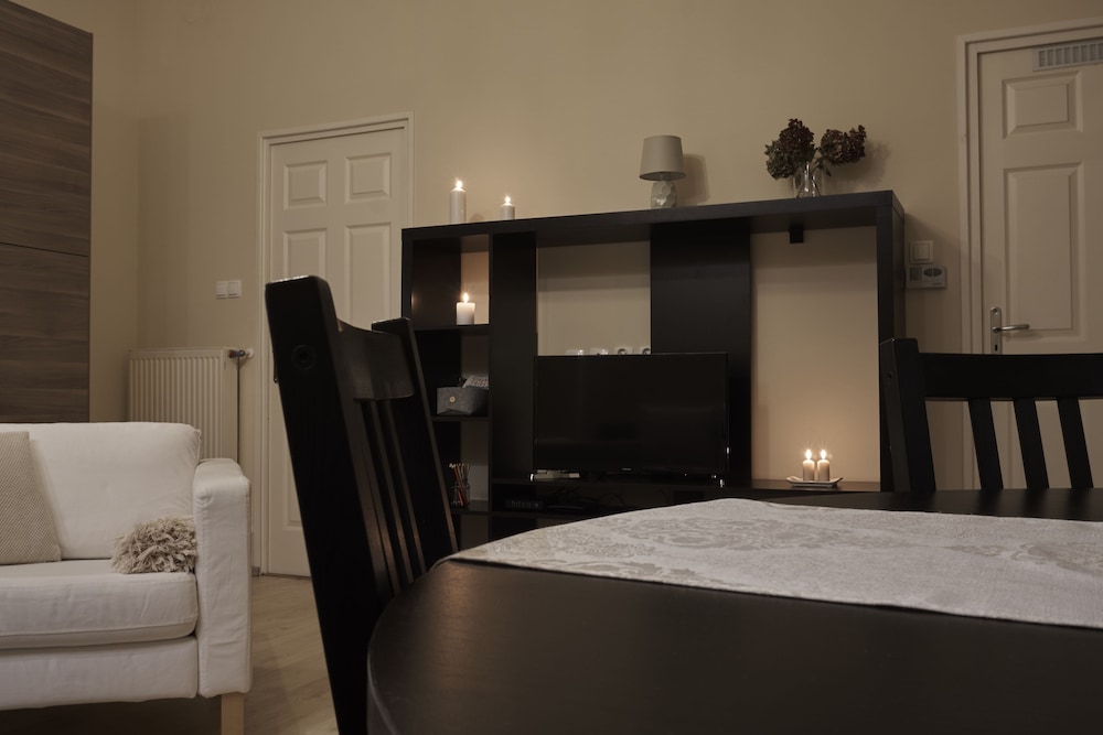 KAROLYI GARDEN APARTMENT