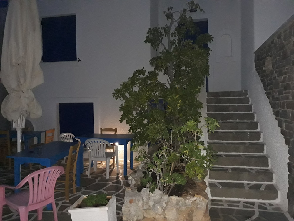 HOLIDAYS IN PAROS