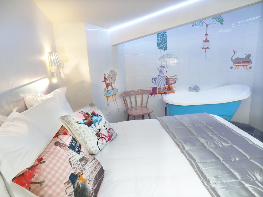 HOTEL LE PAVILLON