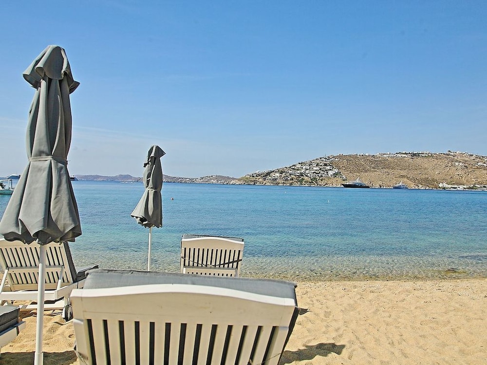 MAGANOS SUITES