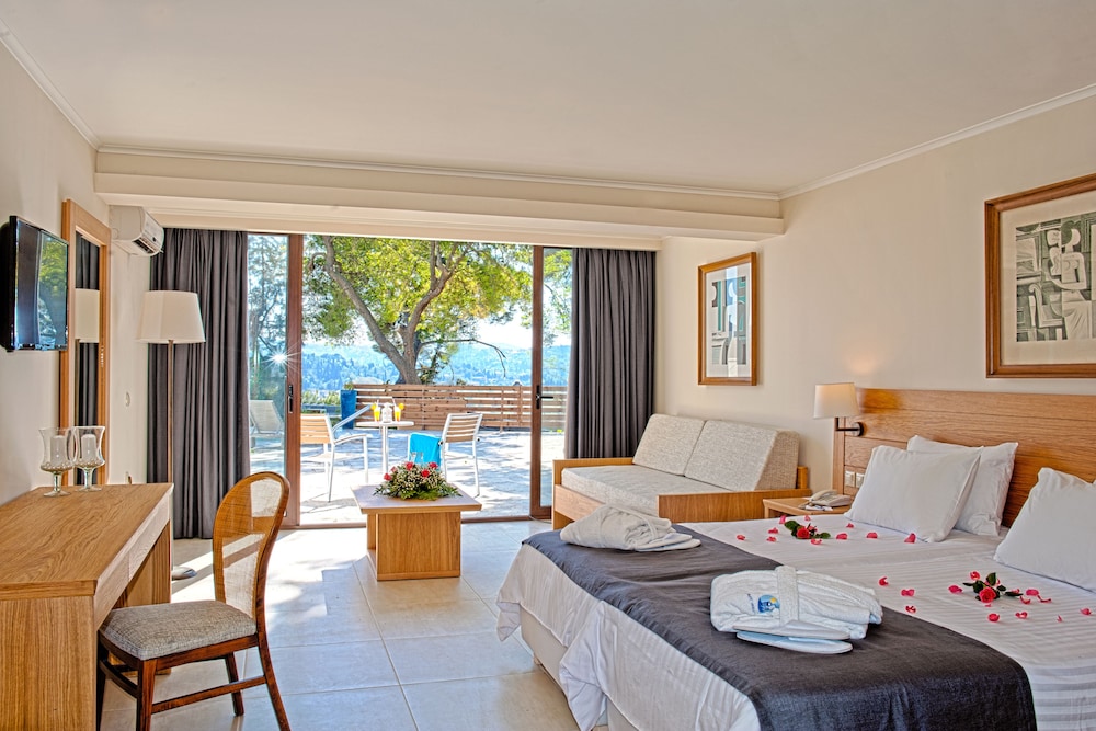 CORFU HOLIDAY PALACE