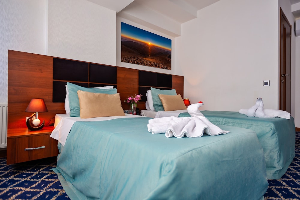 HOTEL 28