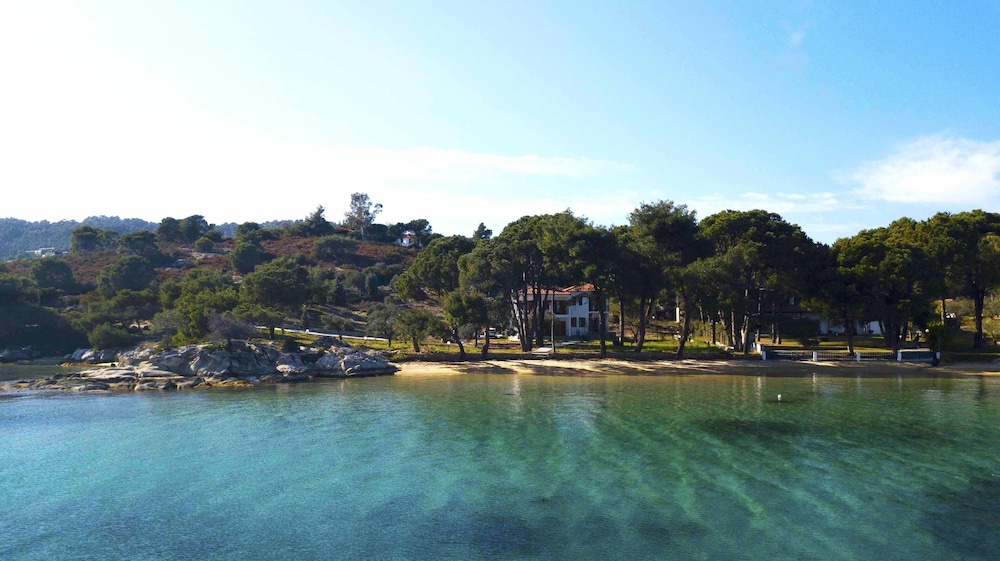FILYRA PRIVATE BEACH VILLA