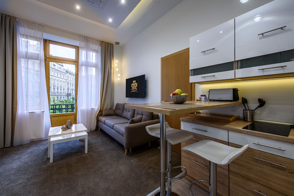 KAROLY CORNER RESIDENCES