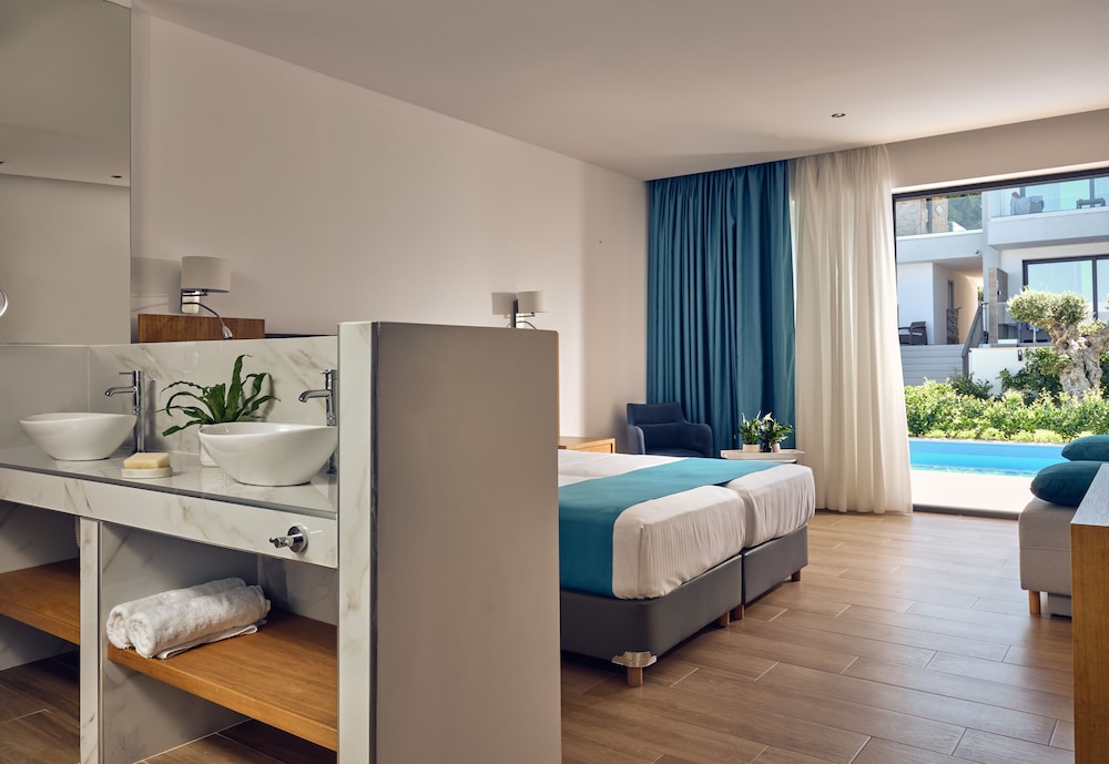 CAVO ORIENT BEACH HOTEL