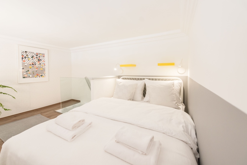 OASIS APARTMENTS - OPERA