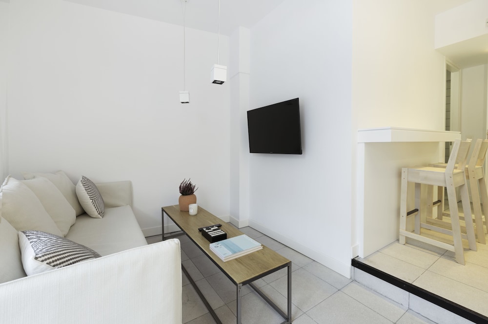 EURYCLEA RESIDENCES