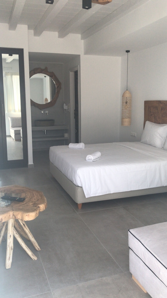 ETERNAL TOWN SUITES