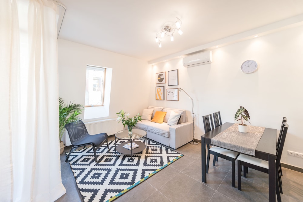 OASIS APARTMENTS - WESTEND I