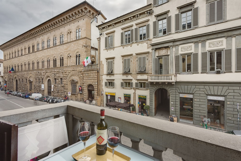 CAVOUR 10