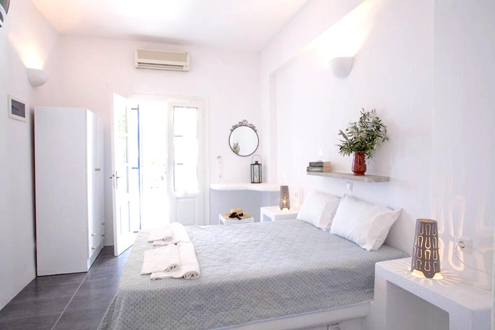 APARTMENT WITH 2 ROOMS IN PAROS, WITH WONDERFUL SEA VIEW, FURNISHED BA