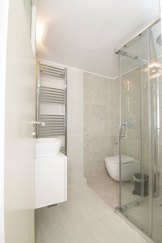 CONTEMPORARY DESIGN IN CENTRAL ATHENS