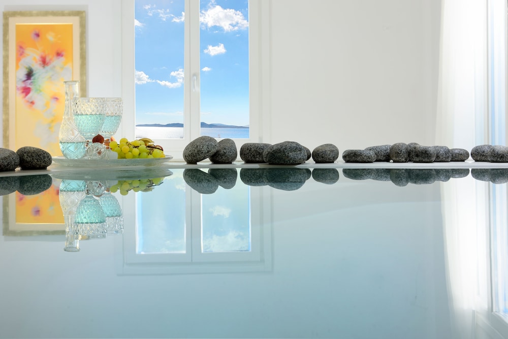 ELEGANT MYKONOS