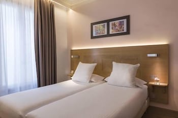 HOTEL EIFFEL XV