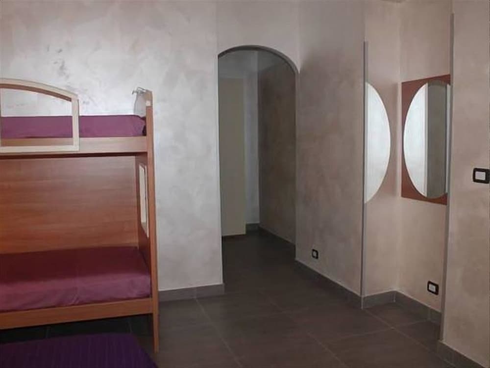 B&B FIUMICINO AIRPORT RESORT (36 KM FROM ROME)
