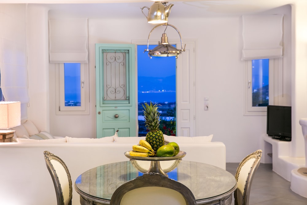 AEGEAN QUEEN VILLAS
