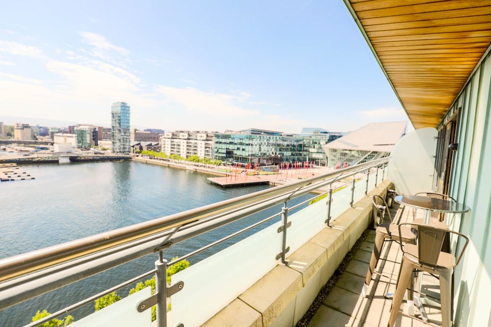 APARTMENT OVERLOOKING CANAL 2 BEDROOM