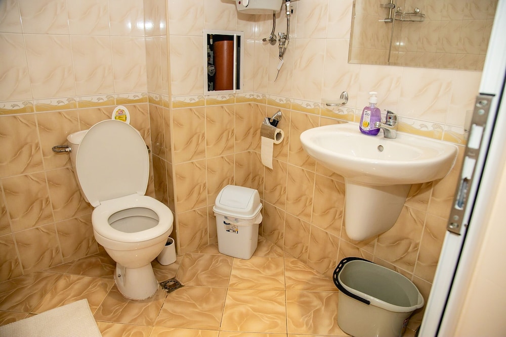 FM DELUXE STUDIO WITH PARKING & POOL