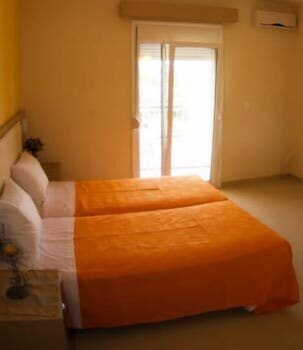 DECAUVILLE HOTEL