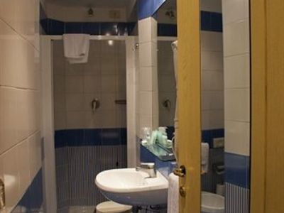 DECO HOTEL