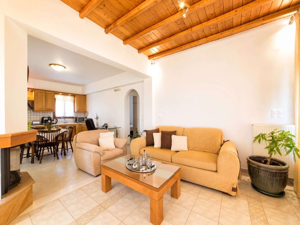 ELEGANT VILLA IN PAROS WITH VERANDA AND BALCONY