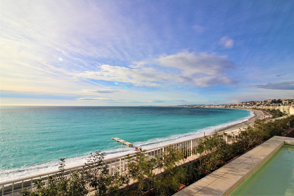 NICE BOOKING - ROYAL LUXEMBOURG PISCINE
