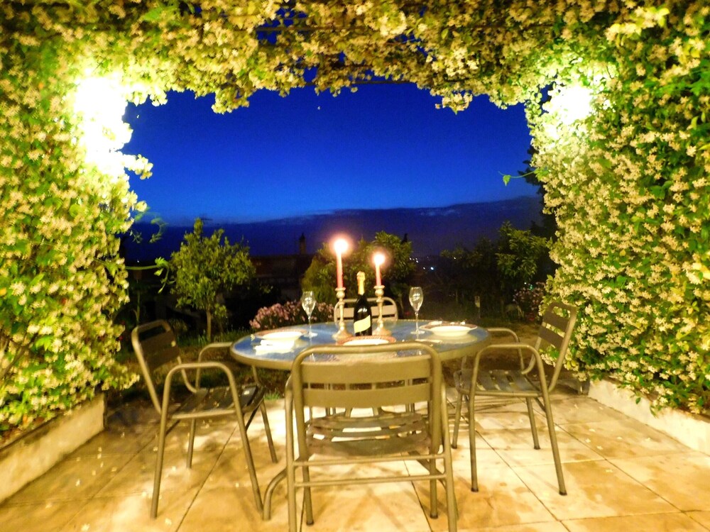HOUSE WITH 2 BEDROOMS IN CORFU, WITH WONDERFUL LAKE VIEW, ENCLOSED GARDEN AND WIFI - 500 M FROM THE BEACH