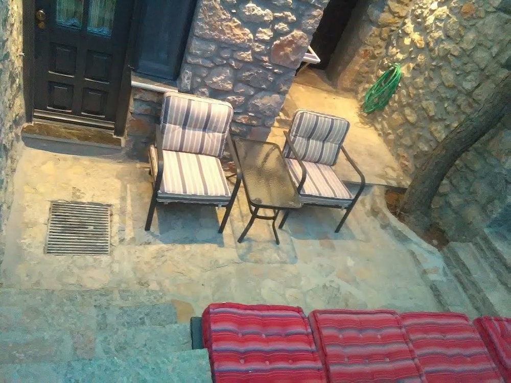 SPITAKIA COTTAGES