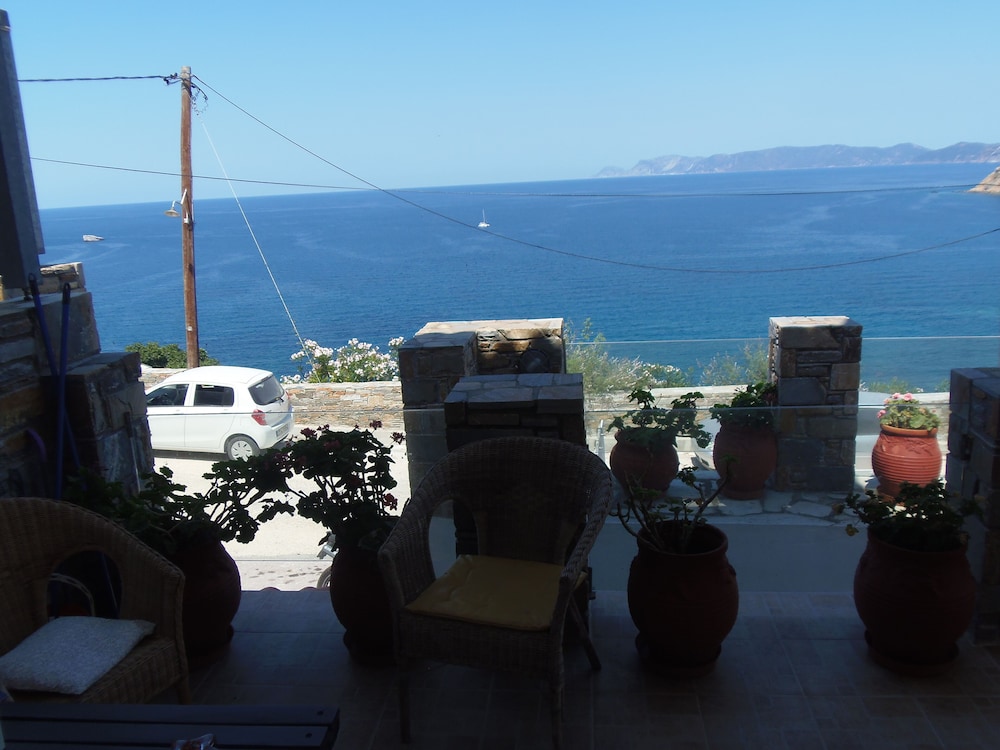 STUDIOSMILOS-SKOPELOS