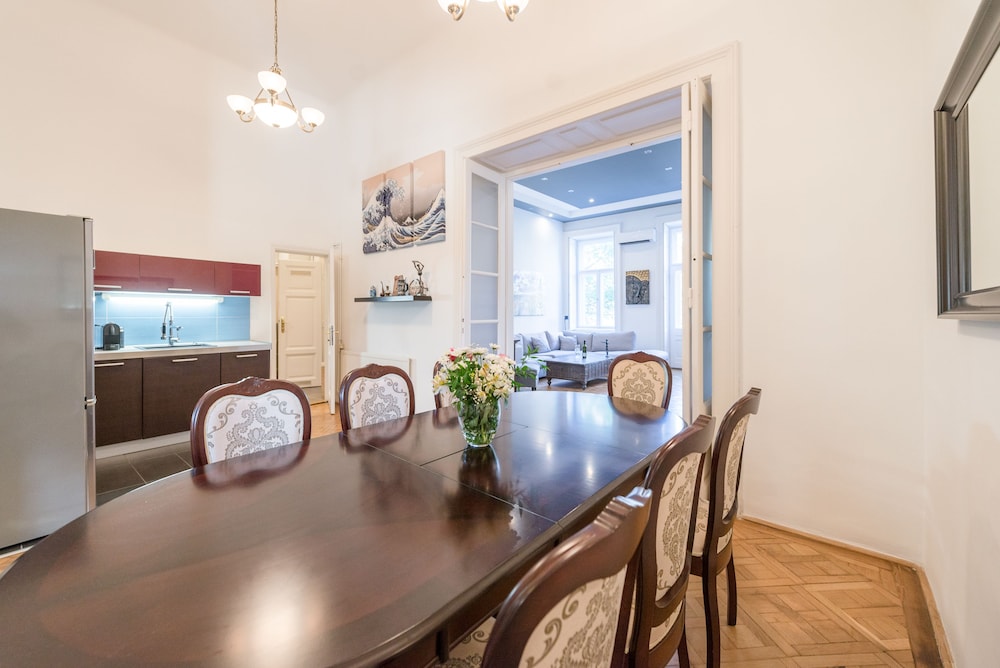 OASIS APARTMENTS - BROADWAY II