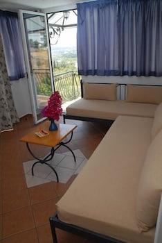 CHRISTOFOROS APARTMENTS