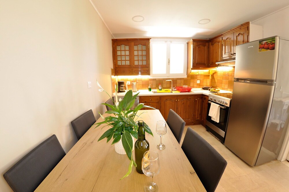 ADAMANT SUITE