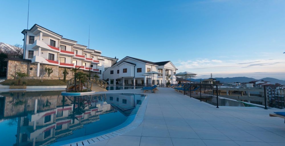 CHATEAU LINZA RESORT HOTEL