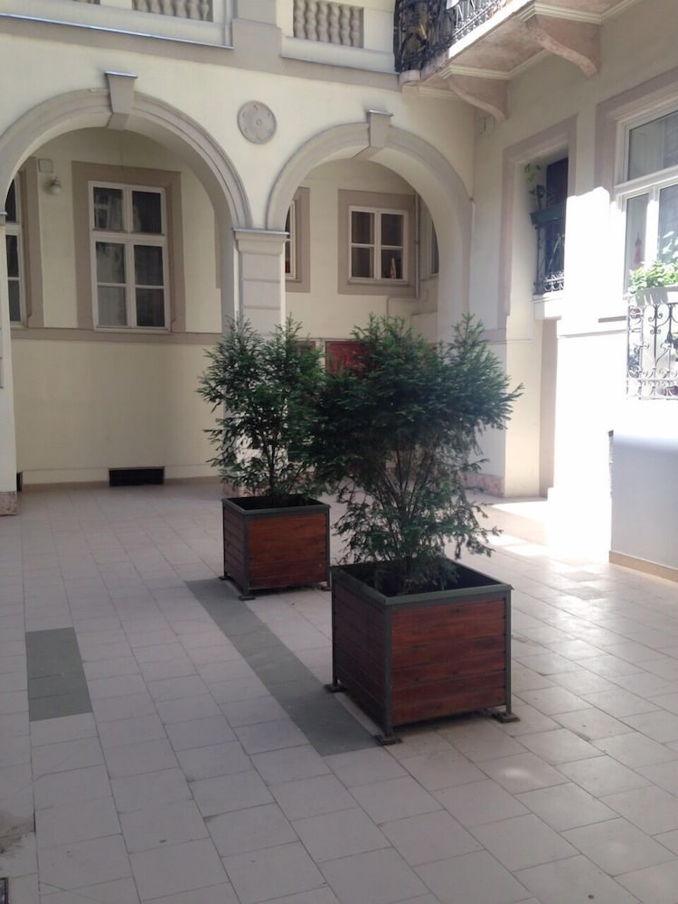 STANDARD APARTMENT BY HI5 - ROZSA STREET