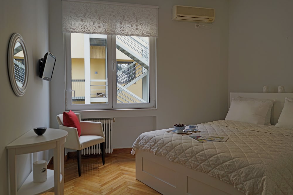 CITY CENTER LUXURY APARTMENT