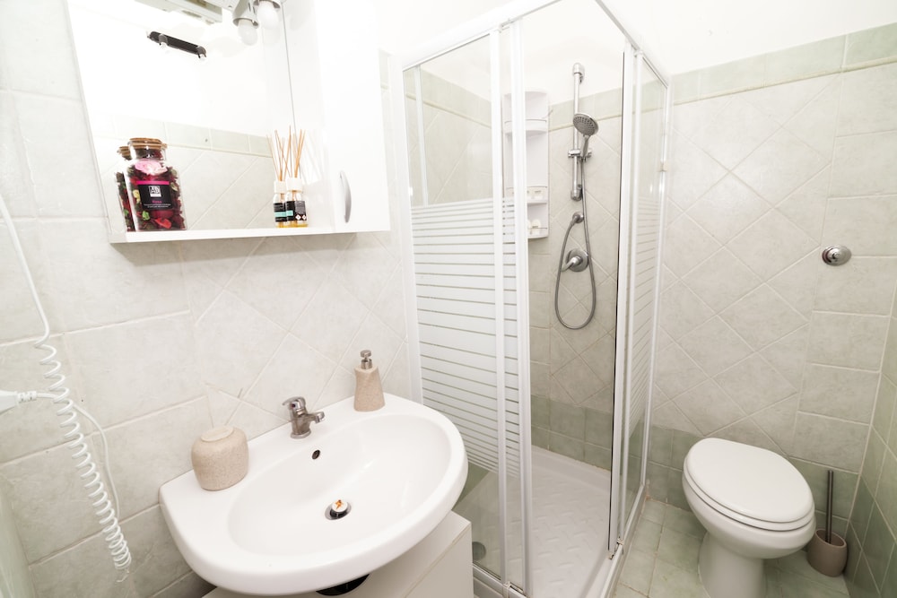 ARIANA LUXURY GUEST HOUSE