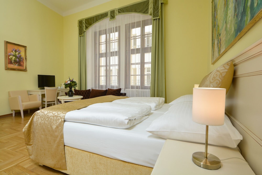 HOTEL METAMORPHIS